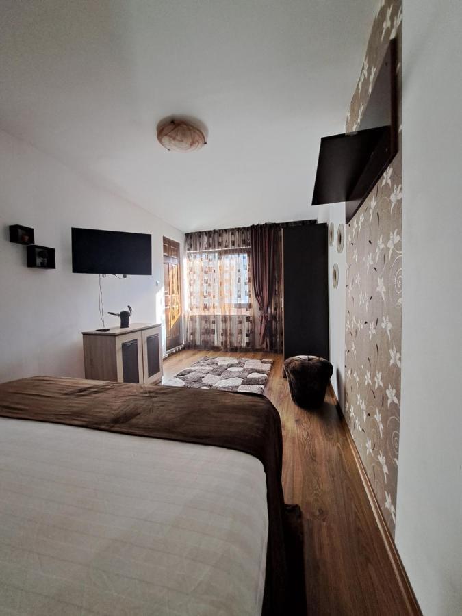 Shelby Accommodation -Adult Only- Sinaia Esterno foto