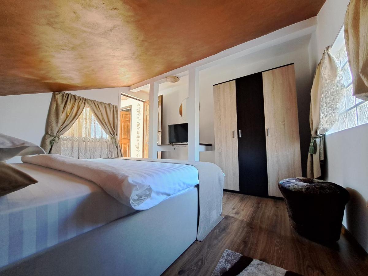 Shelby Accommodation -Adult Only- Sinaia Esterno foto