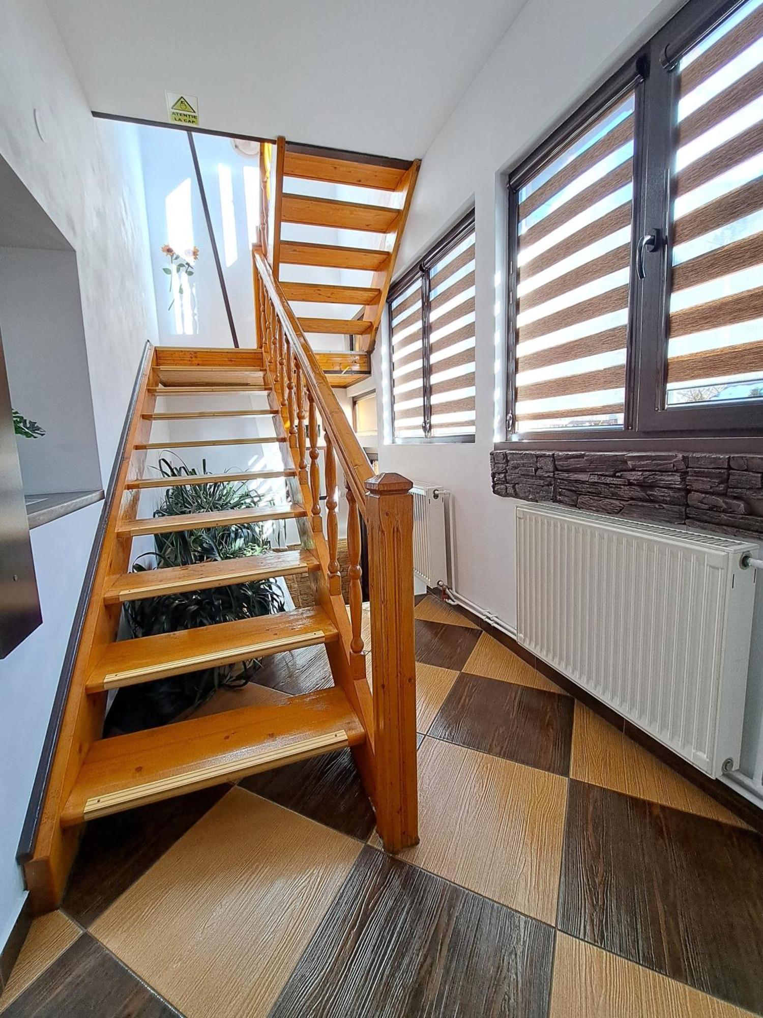 Shelby Accommodation -Adult Only- Sinaia Esterno foto