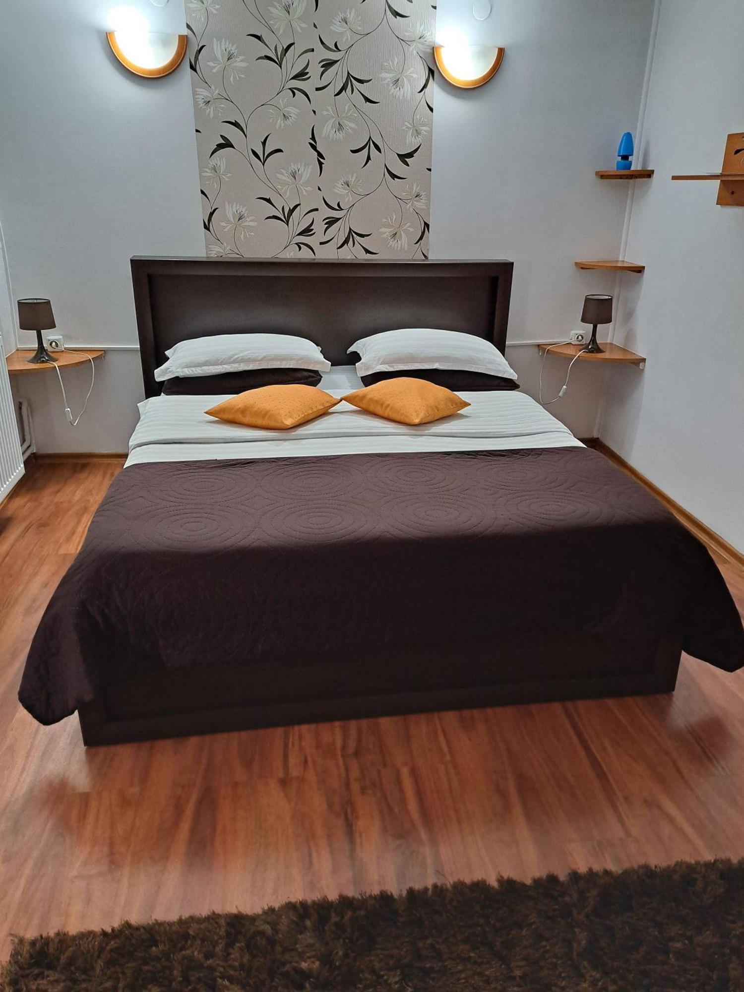 Shelby Accommodation -Adult Only- Sinaia Esterno foto