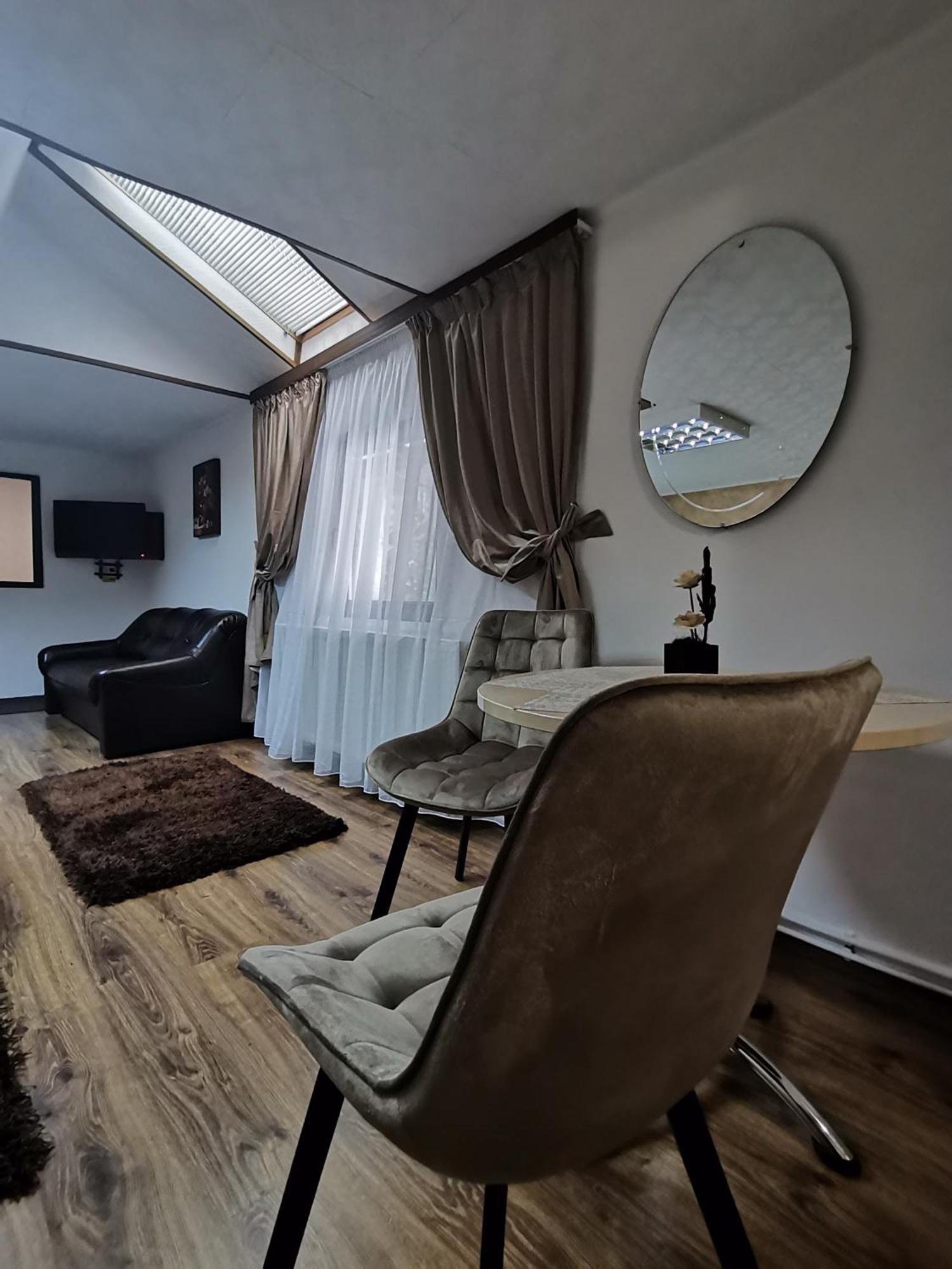 Shelby Accommodation -Adult Only- Sinaia Esterno foto