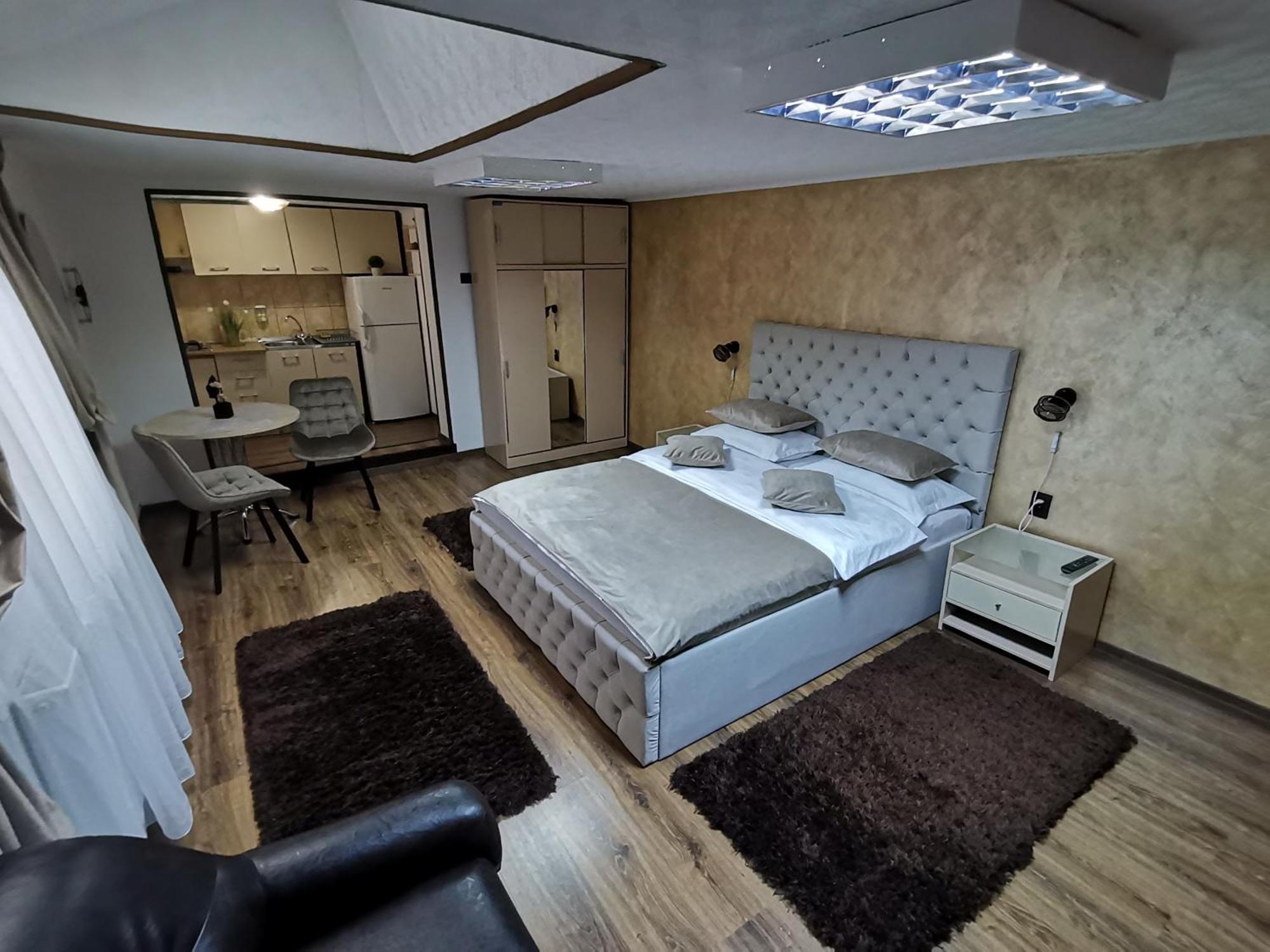 Shelby Accommodation -Adult Only- Sinaia Esterno foto