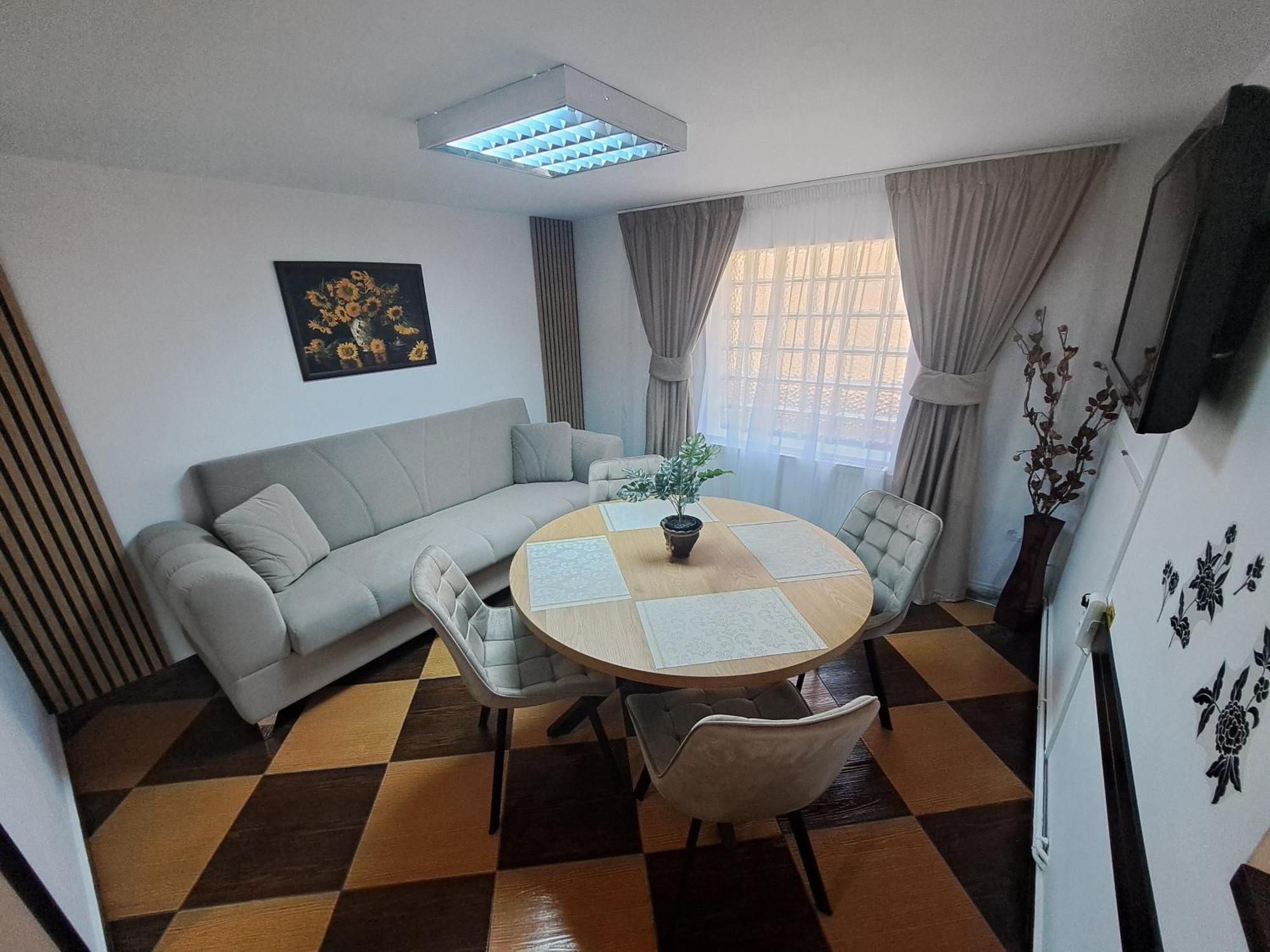 Shelby Accommodation -Adult Only- Sinaia Esterno foto