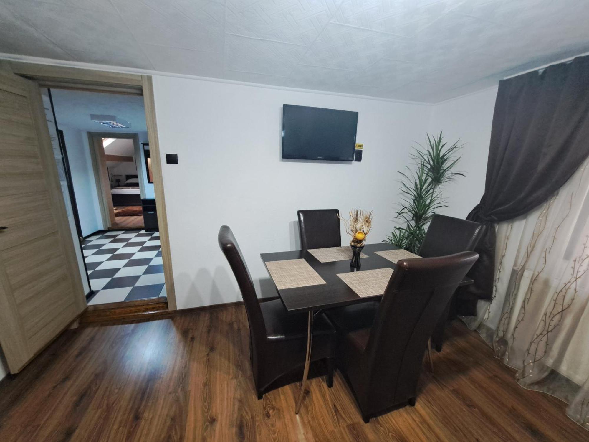 Shelby Accommodation -Adult Only- Sinaia Esterno foto
